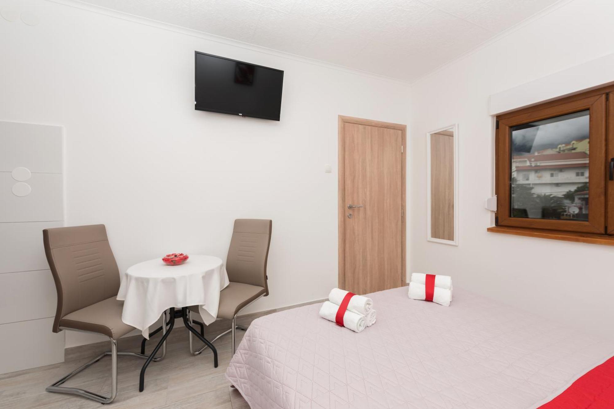 Apartmani Sol Макарска Экстерьер фото