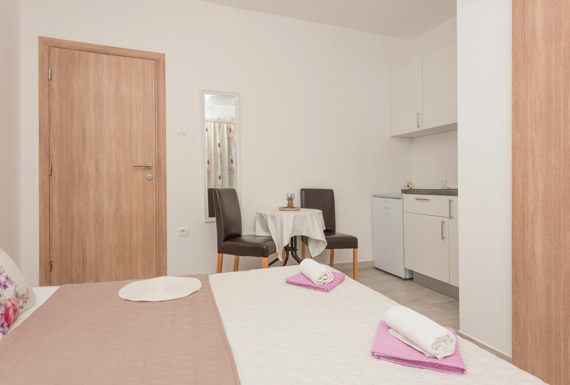 Apartmani Sol Макарска Экстерьер фото