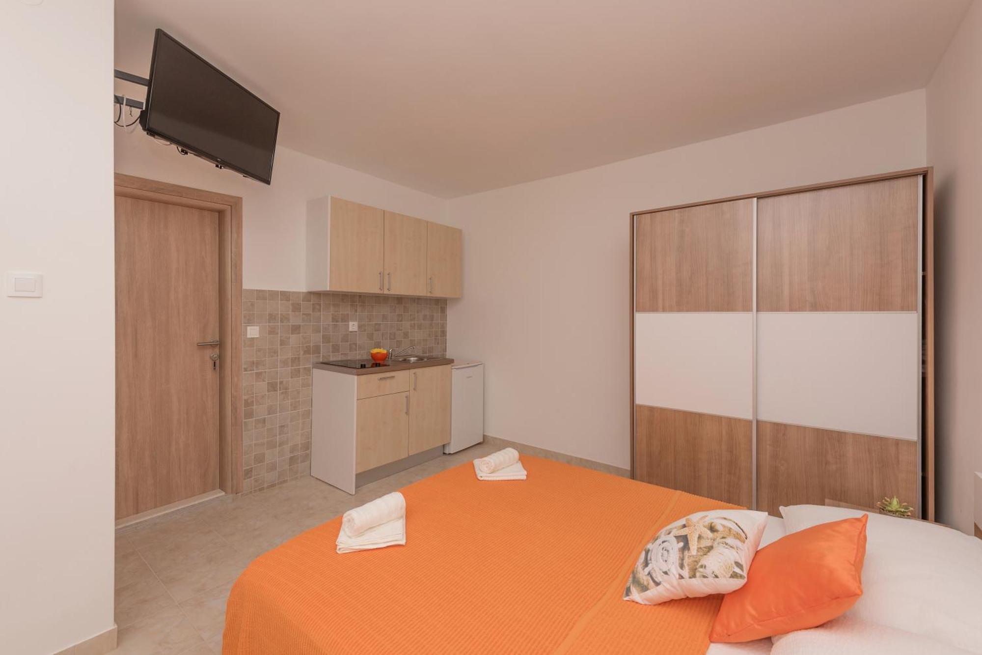 Apartmani Sol Макарска Экстерьер фото